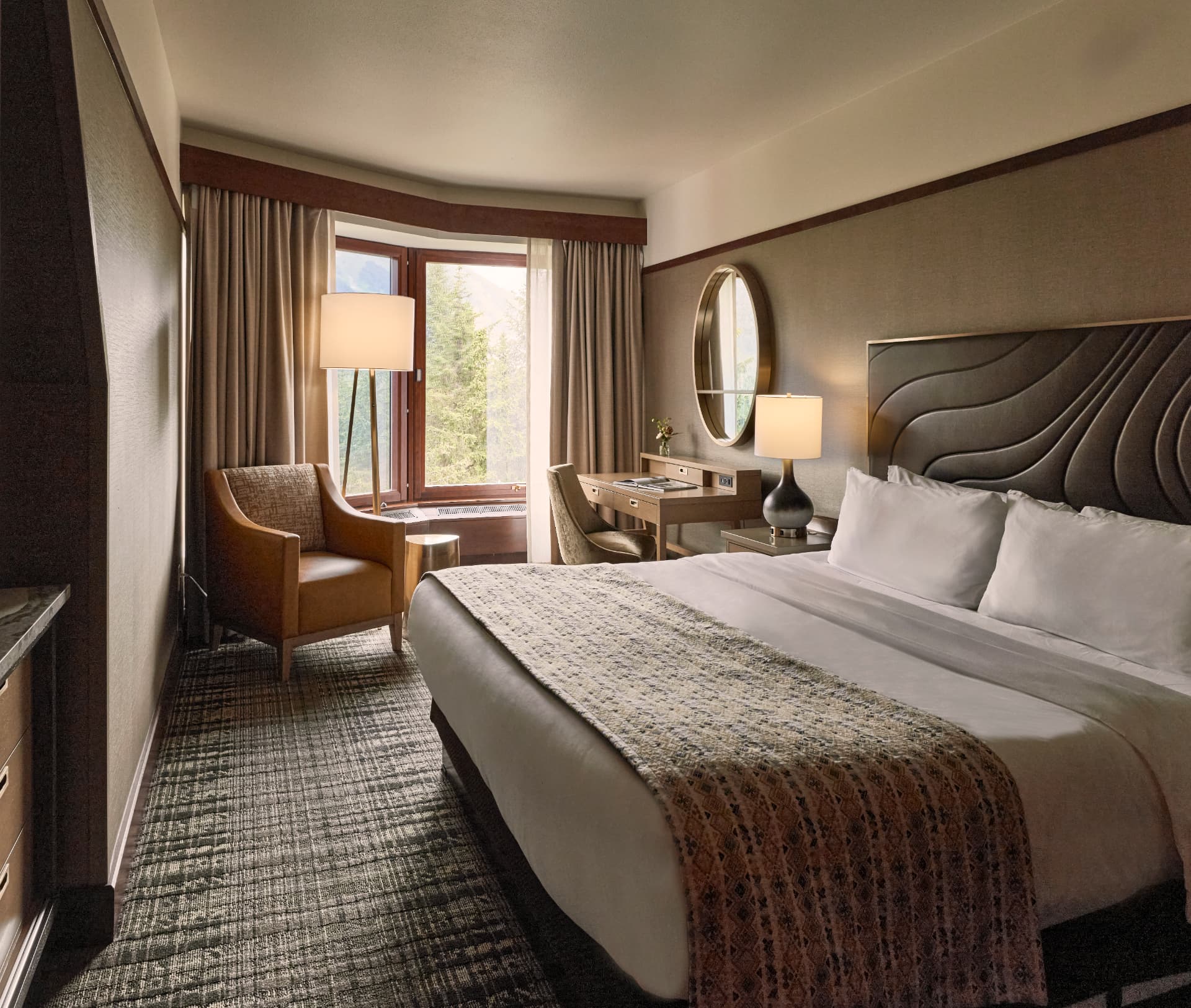 Club king room with mountain views at The Hotel Alyeska